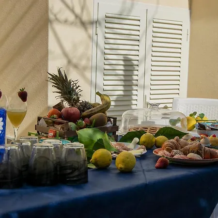 Atrani Rooms فندق مبيت وإفطار 3*